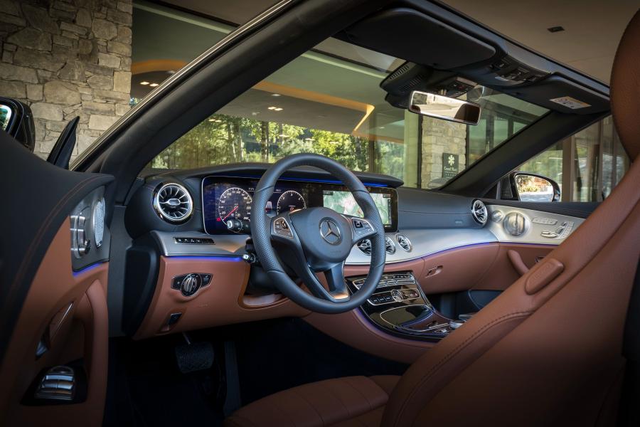 Интерьер Mercedes-Benz E220 d Cabriolet 2017 года  (WW) (фото 19 из 24)